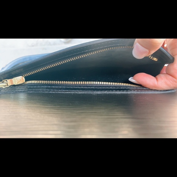 Louis Vuitton Gobelins Backpack - Picture 4 of 9